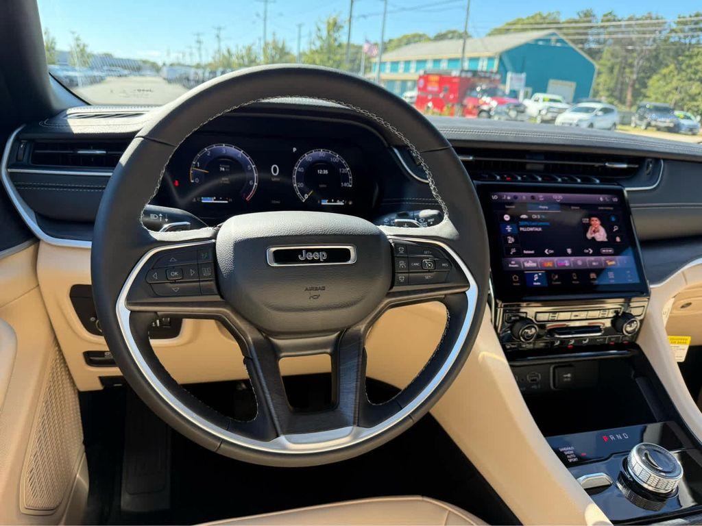 new 2025 Jeep Grand Cherokee car, priced at $44,250