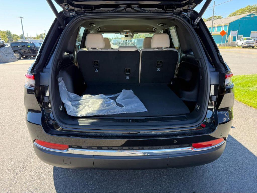 new 2025 Jeep Grand Cherokee car, priced at $44,250
