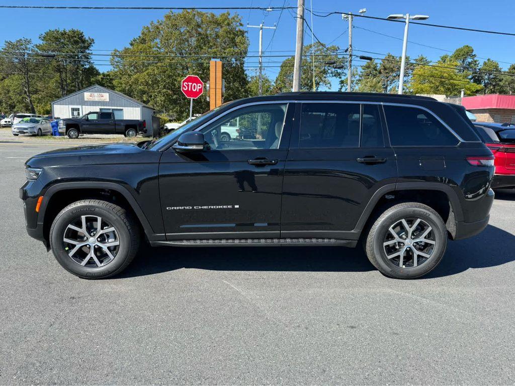 new 2025 Jeep Grand Cherokee car, priced at $44,250