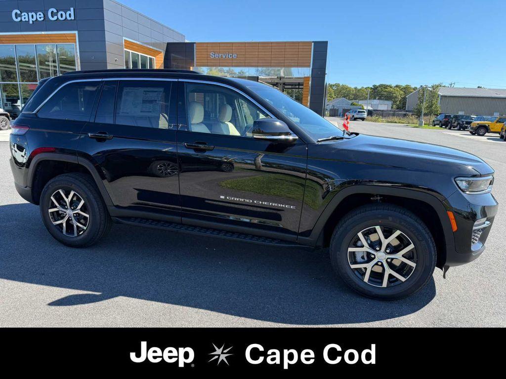 new 2025 Jeep Grand Cherokee car, priced at $44,250