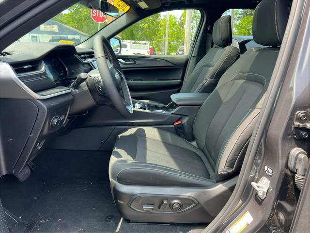 used 2025 Jeep Grand Cherokee car, priced at $38,975
