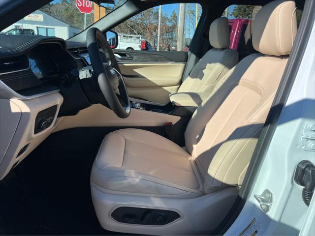 new 2025 Jeep Grand Cherokee car, priced at $51,940