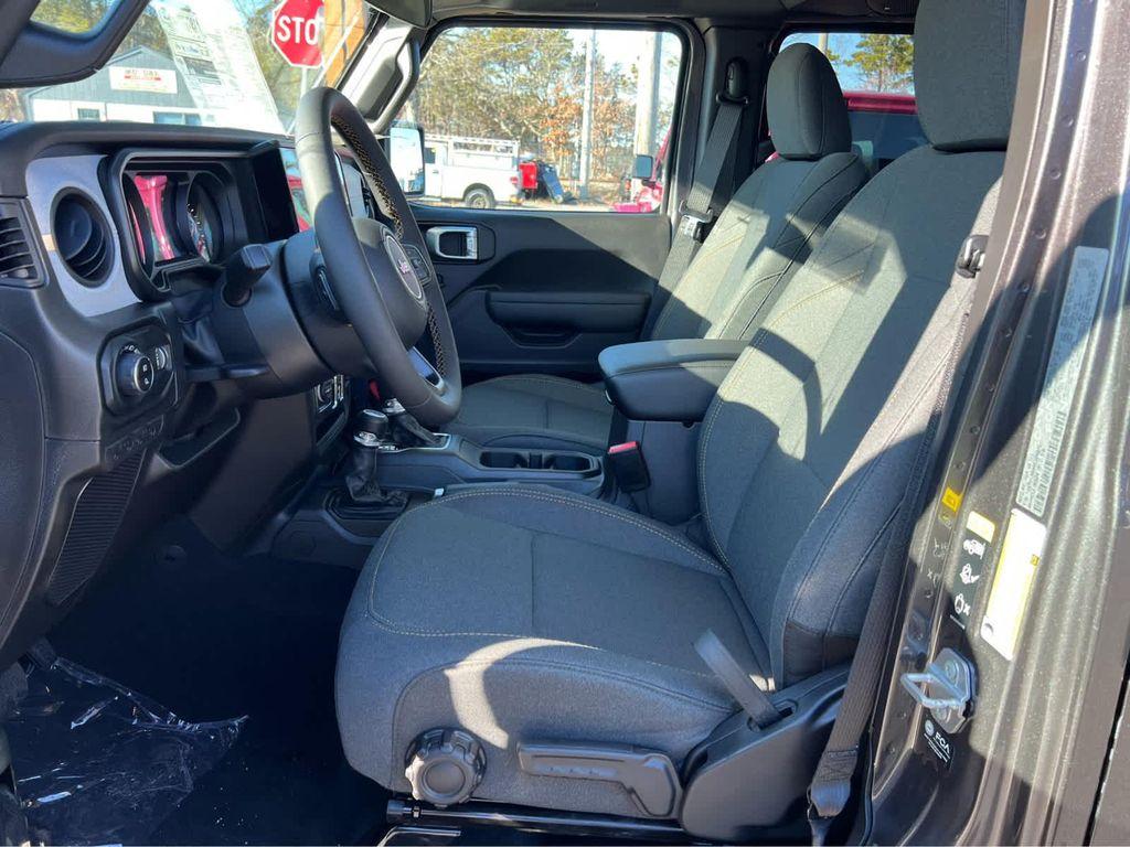 new 2025 Jeep Gladiator car, priced at $46,575