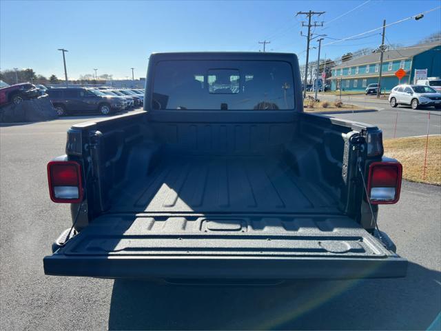 new 2025 Jeep Gladiator car, priced at $48,530