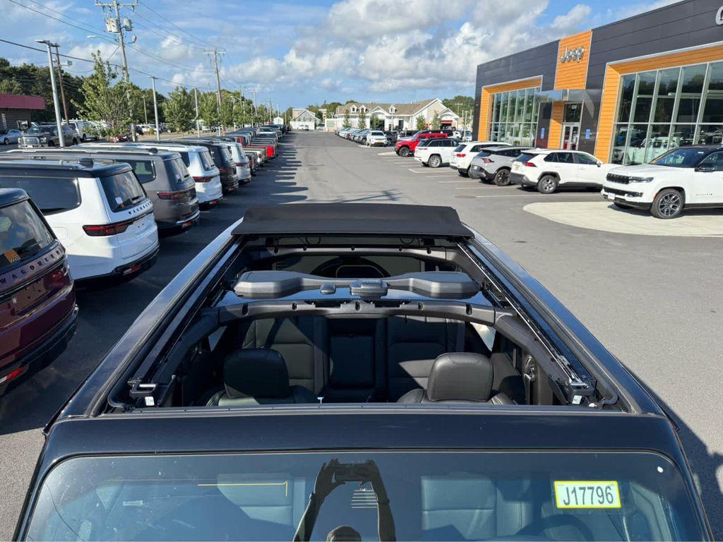 new 2025 Jeep Wrangler car, priced at $53,975
