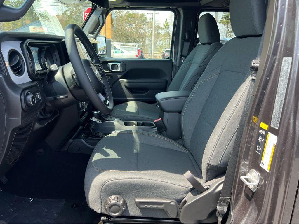 new 2025 Jeep Wrangler car, priced at $45,275