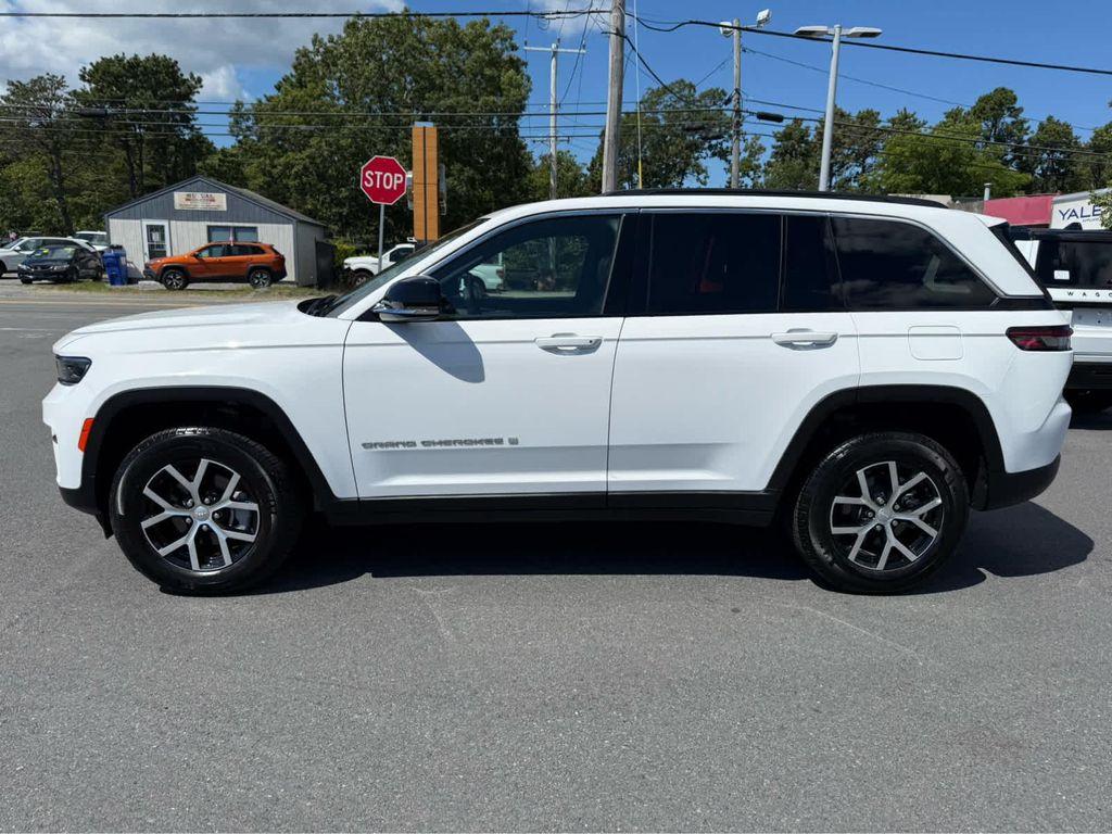 used 2025 Jeep Grand Cherokee car, priced at $43,975