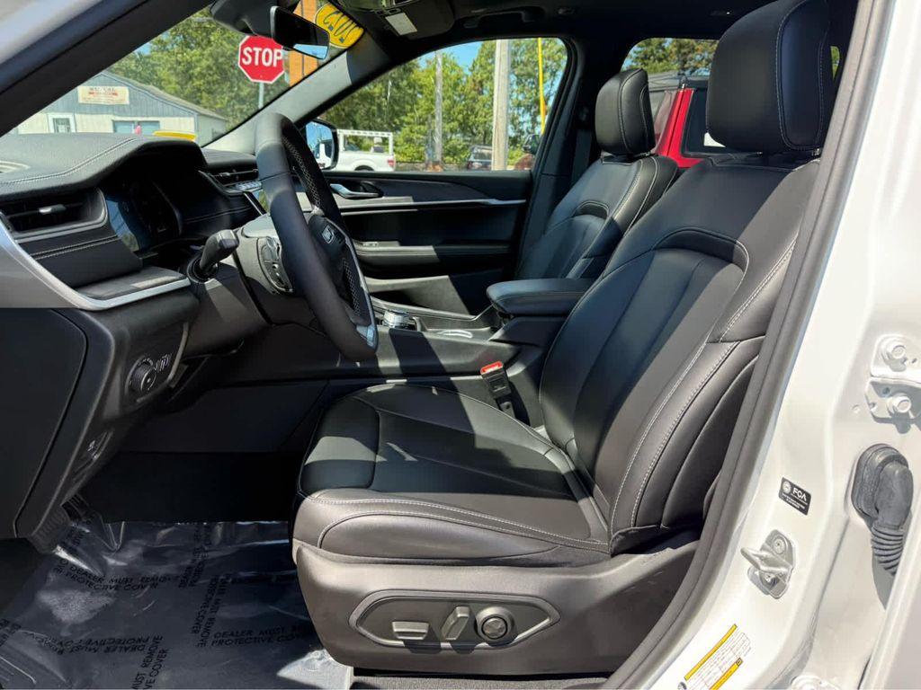 used 2025 Jeep Grand Cherokee car, priced at $43,975