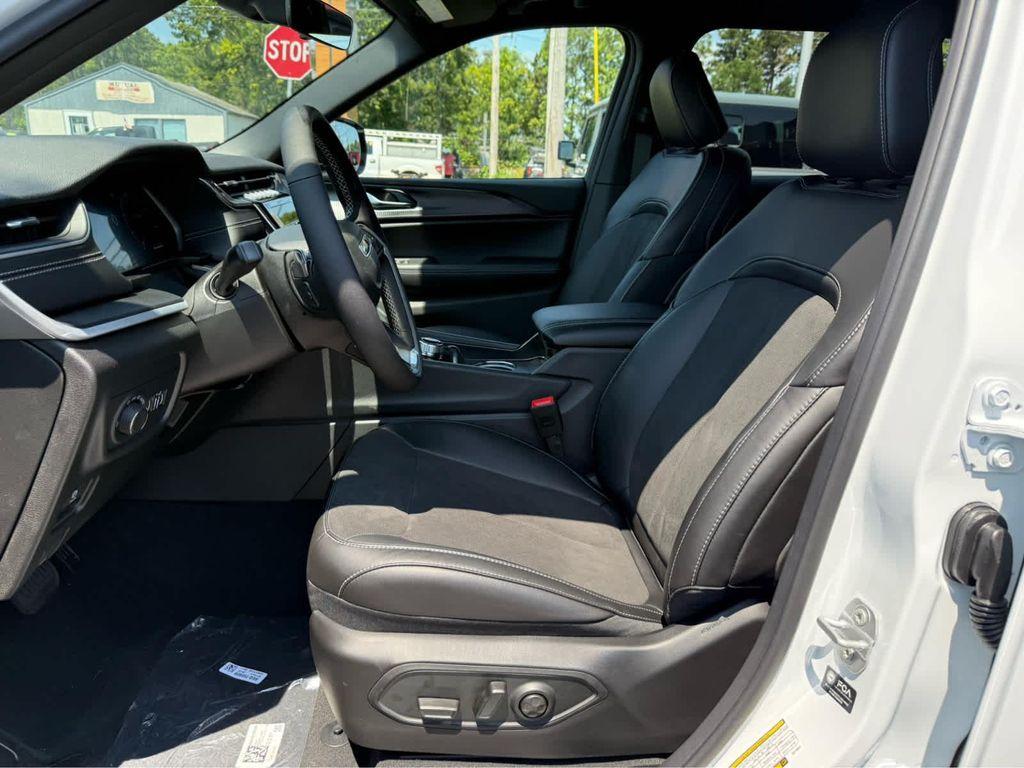 new 2025 Jeep Grand Cherokee L car, priced at $42,500
