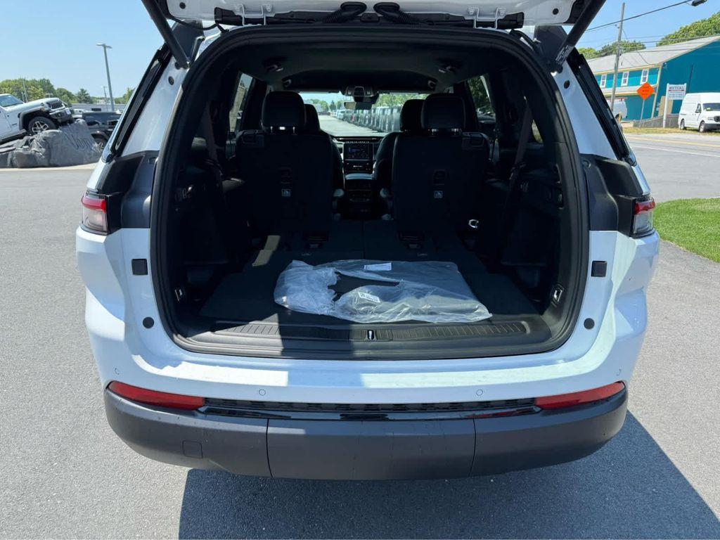 new 2025 Jeep Grand Cherokee L car, priced at $42,500