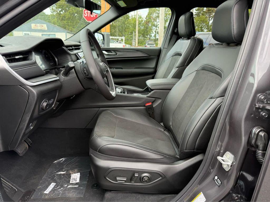 new 2025 Jeep Grand Cherokee L car, priced at $45,500