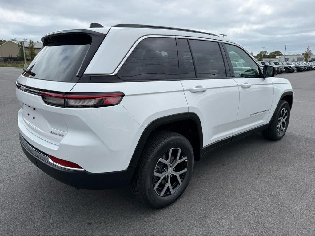 new 2025 Jeep Grand Cherokee car, priced at $45,250