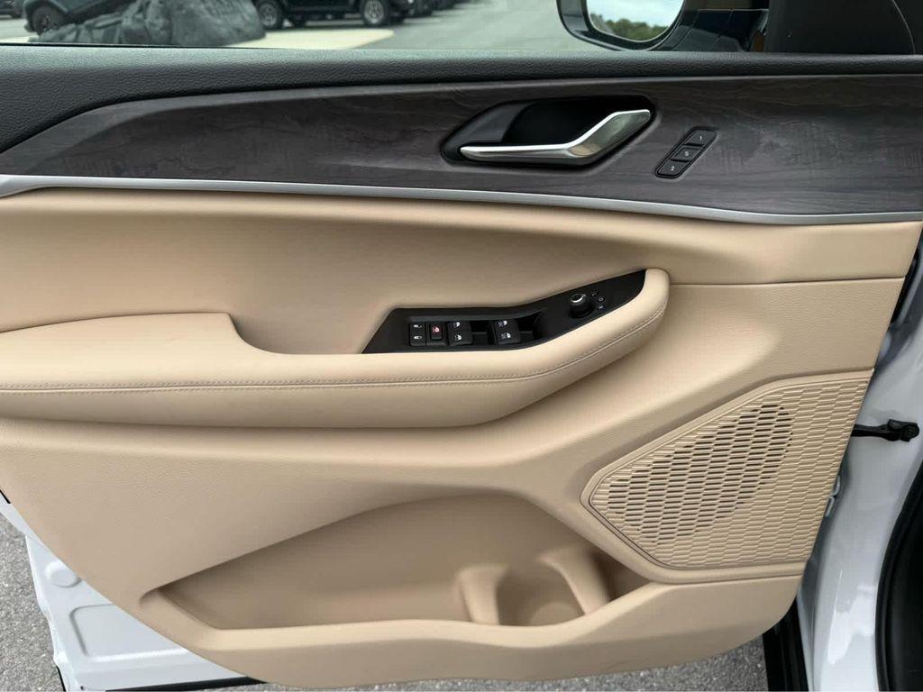 new 2025 Jeep Grand Cherokee car, priced at $45,250