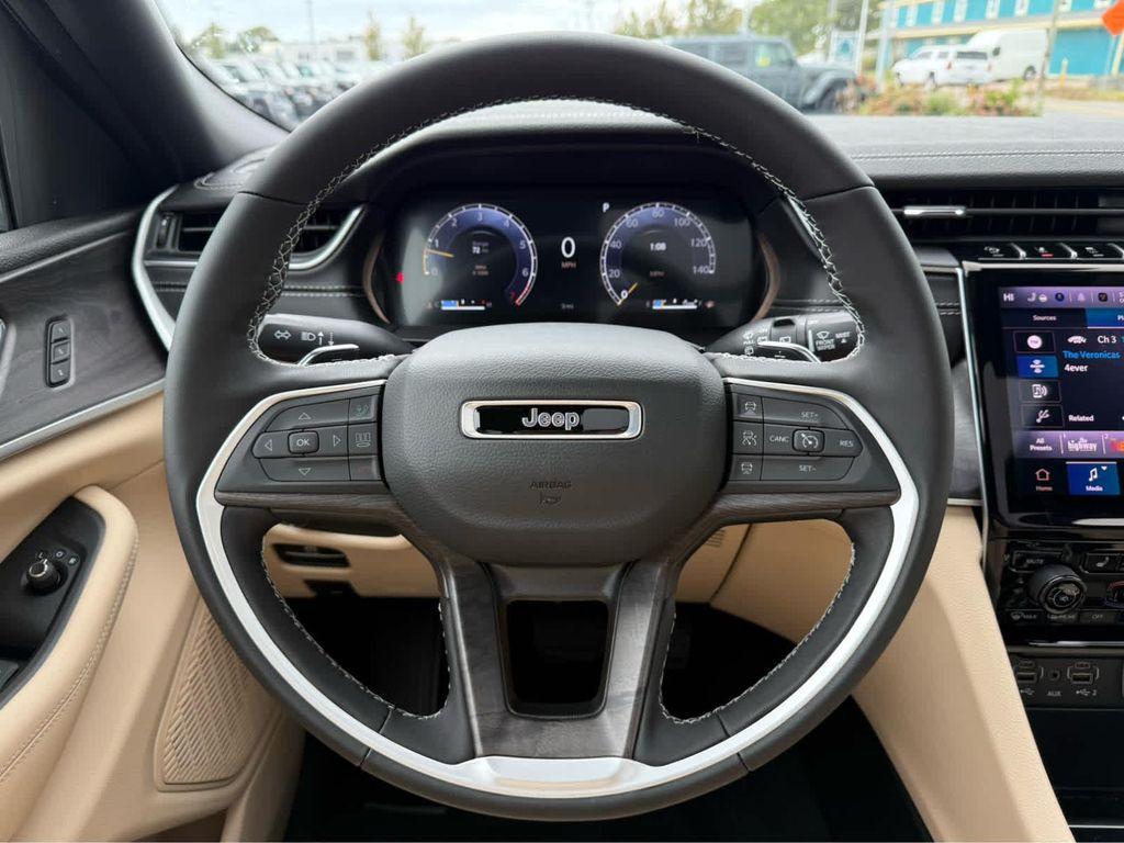 new 2025 Jeep Grand Cherokee car, priced at $45,250