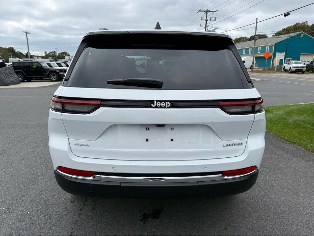 new 2025 Jeep Grand Cherokee car, priced at $45,250