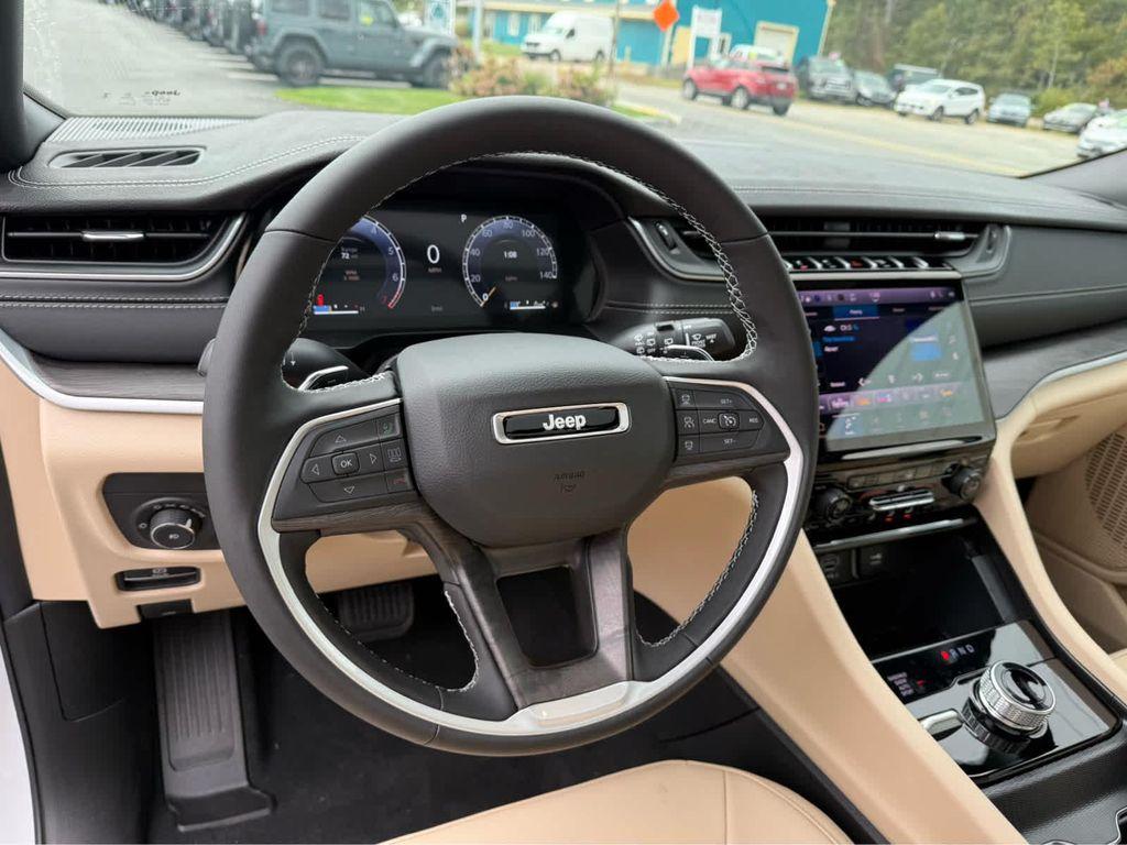 new 2025 Jeep Grand Cherokee car, priced at $45,250