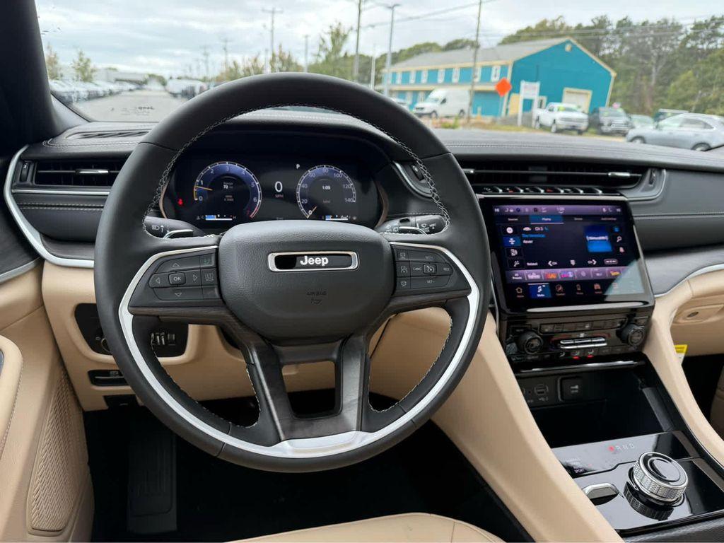 new 2025 Jeep Grand Cherokee car, priced at $45,250