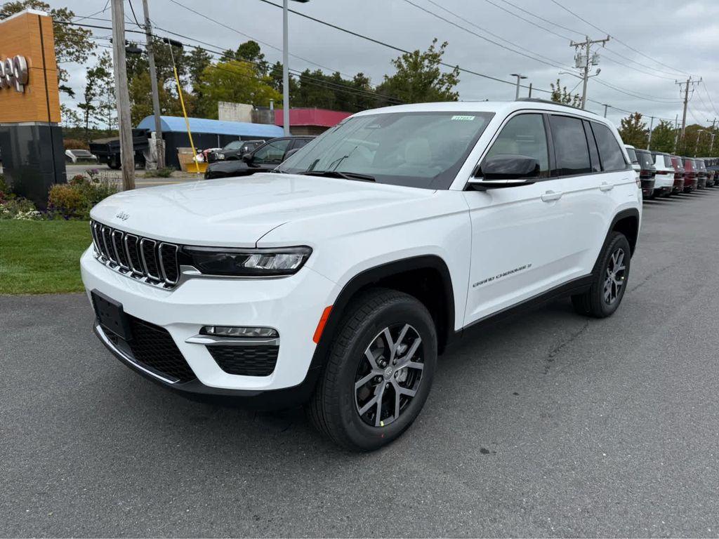 new 2025 Jeep Grand Cherokee car, priced at $45,250