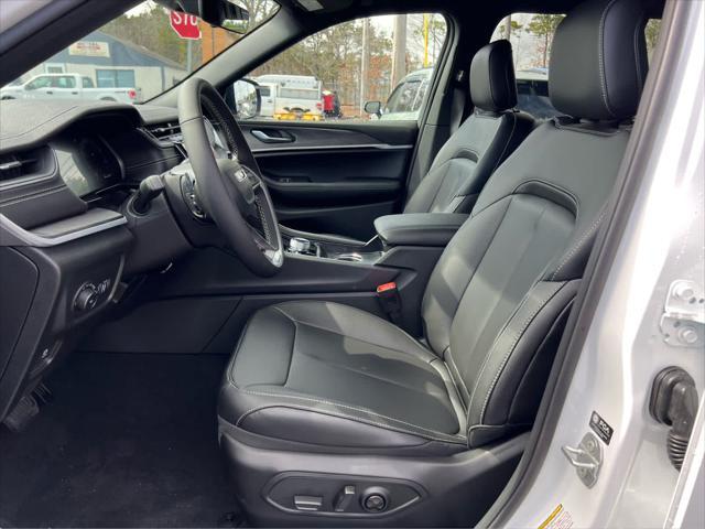 new 2025 Jeep Grand Cherokee car, priced at $48,975