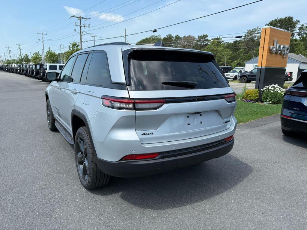 new 2025 Jeep Grand Cherokee car, priced at $45,750