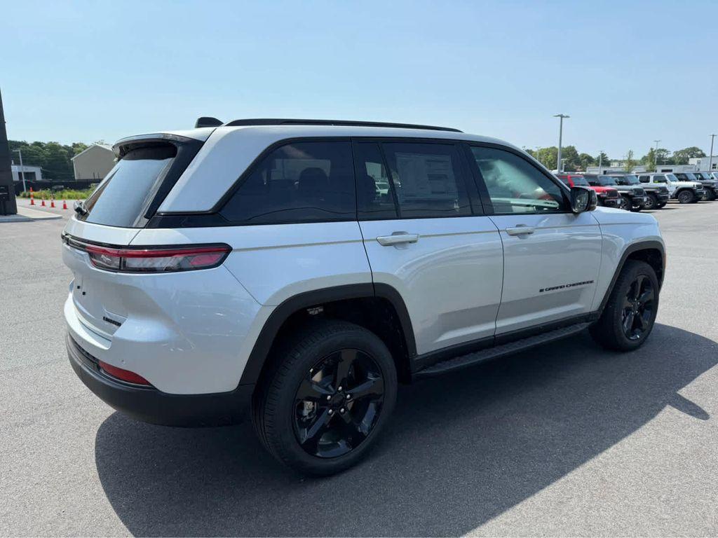 new 2025 Jeep Grand Cherokee car, priced at $45,750