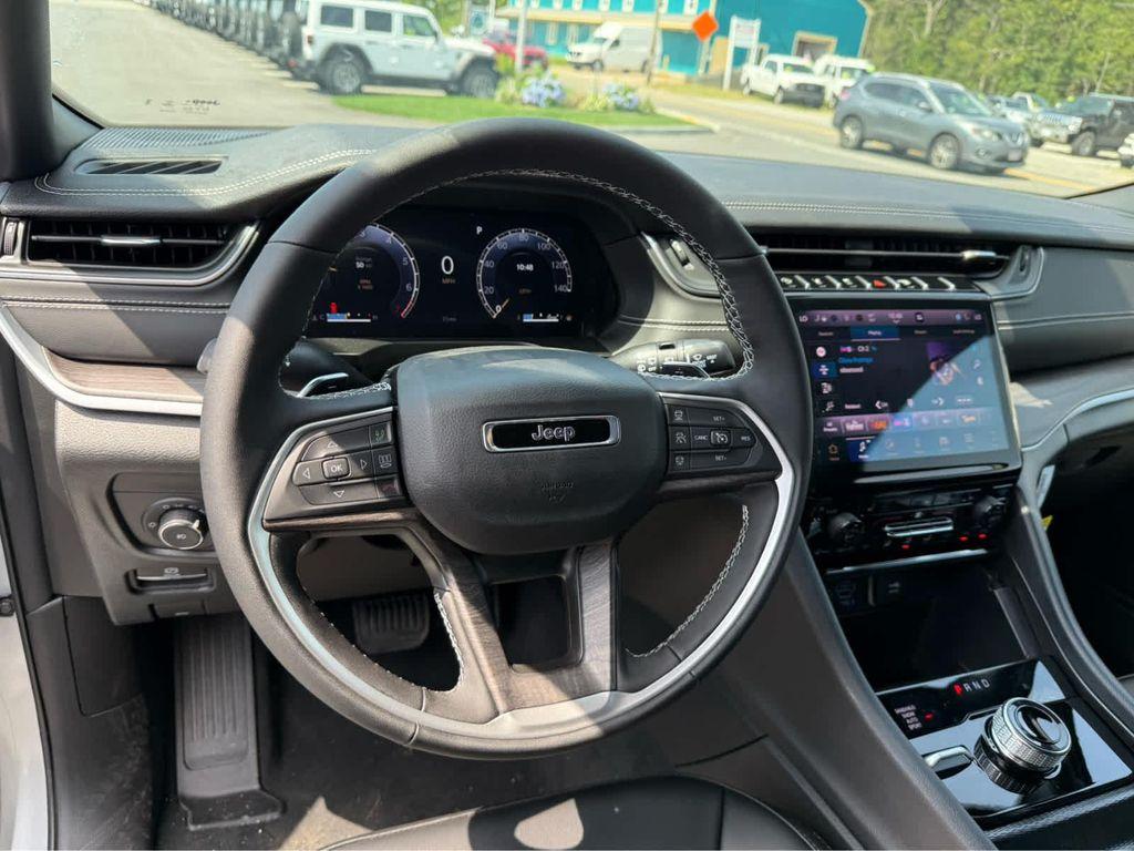 new 2025 Jeep Grand Cherokee car, priced at $45,750