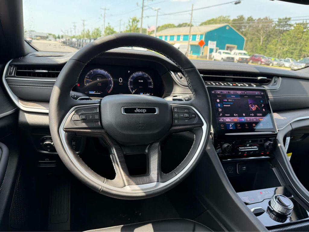 new 2025 Jeep Grand Cherokee car, priced at $45,750