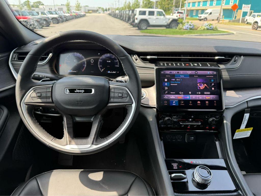 new 2025 Jeep Grand Cherokee car, priced at $45,750