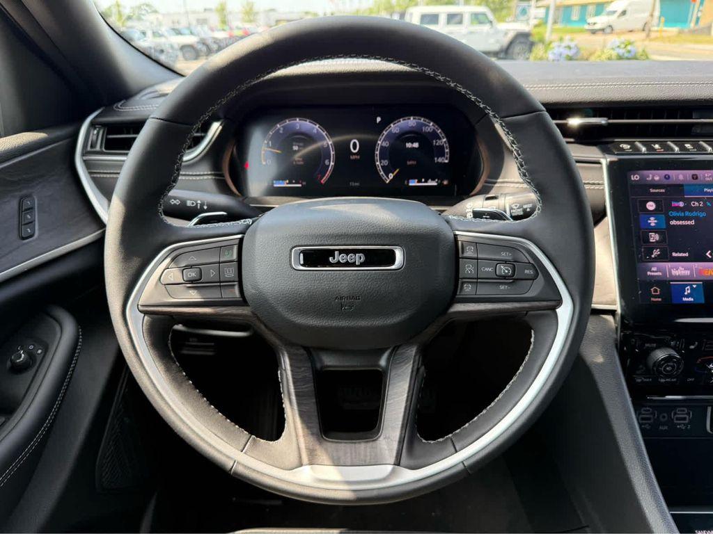 new 2025 Jeep Grand Cherokee car, priced at $45,750