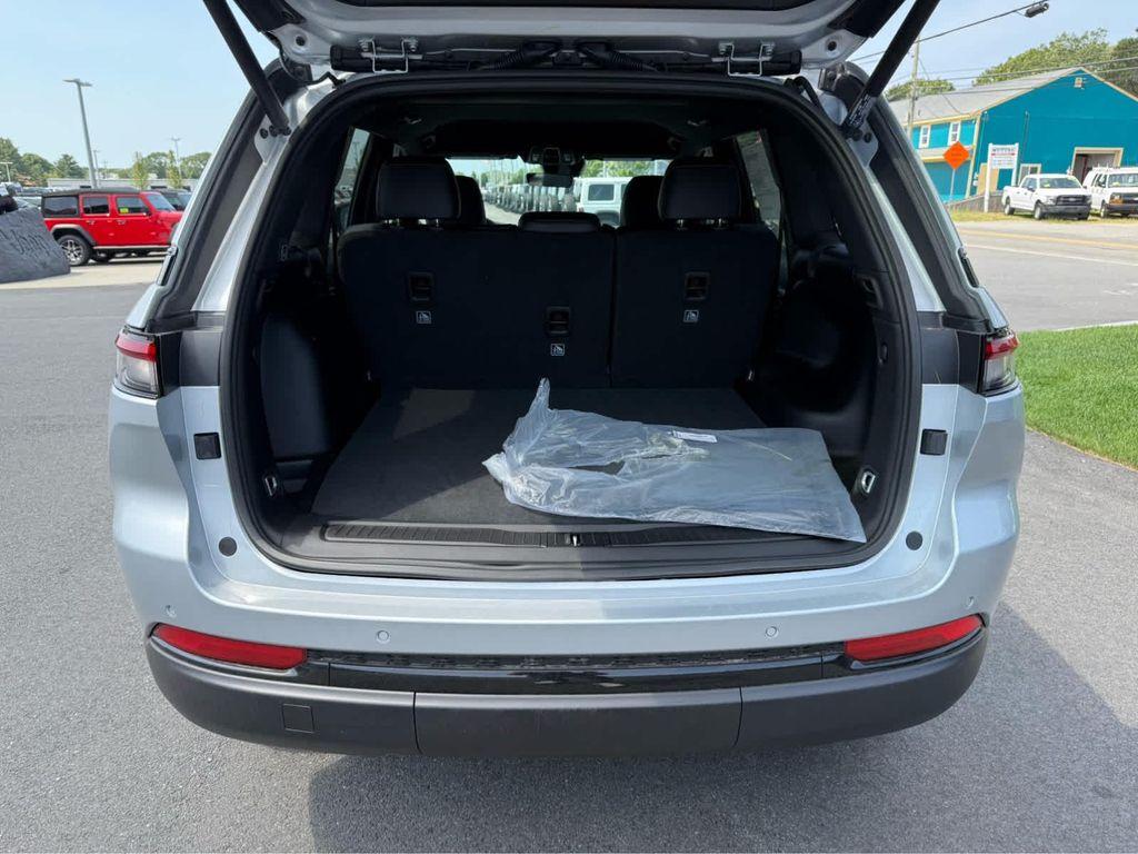 new 2025 Jeep Grand Cherokee car, priced at $45,750