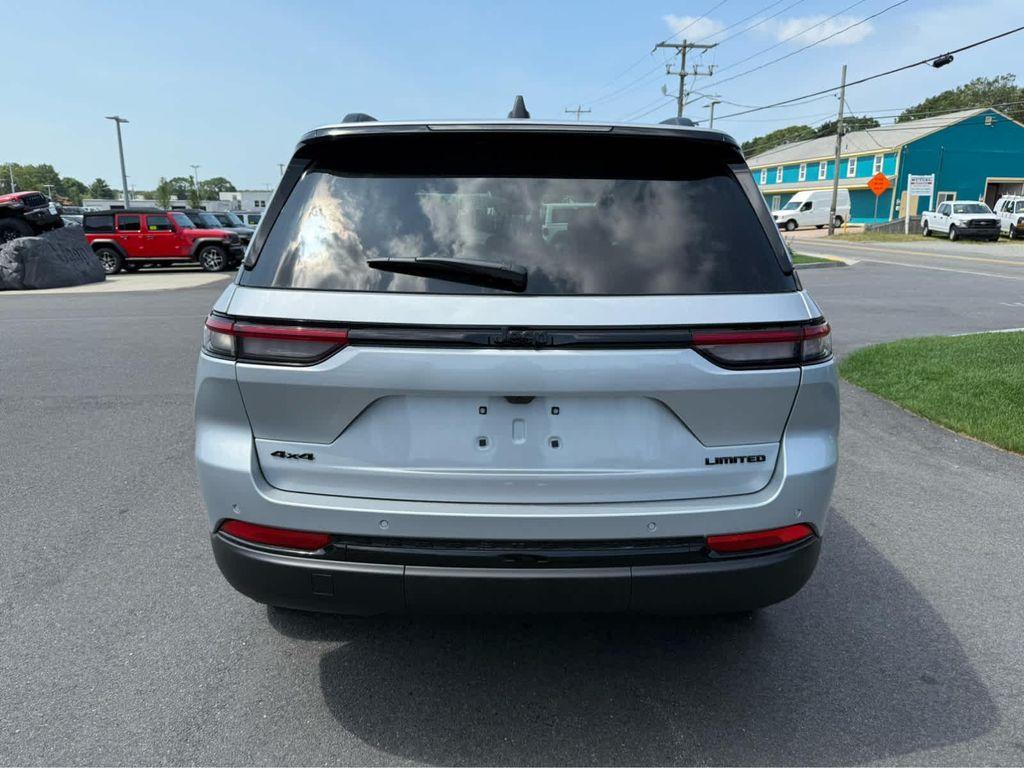new 2025 Jeep Grand Cherokee car, priced at $45,750