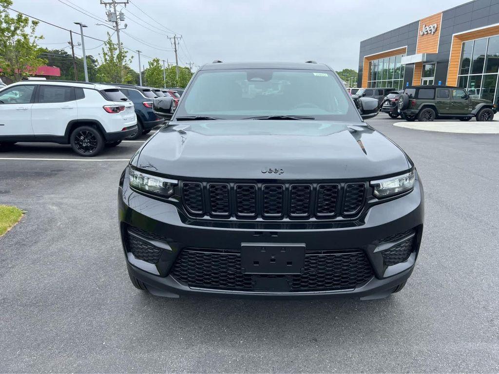 new 2025 Jeep Grand Cherokee car, priced at $40,750