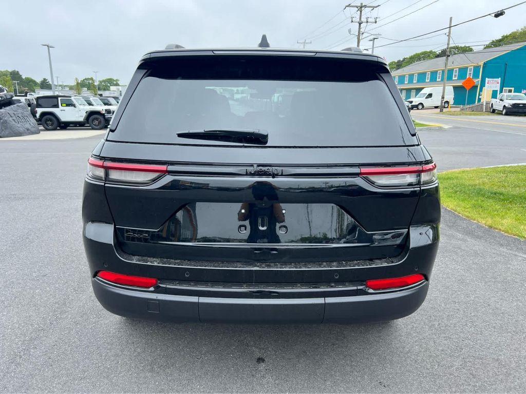 new 2025 Jeep Grand Cherokee car, priced at $40,750