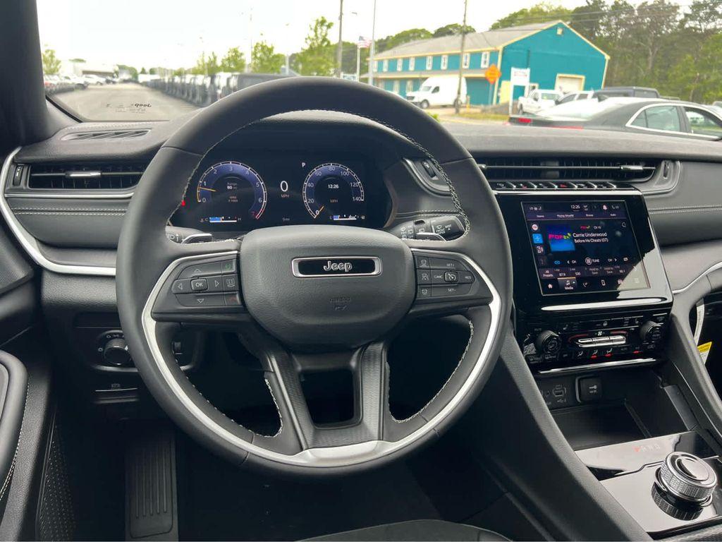 new 2025 Jeep Grand Cherokee car, priced at $40,750