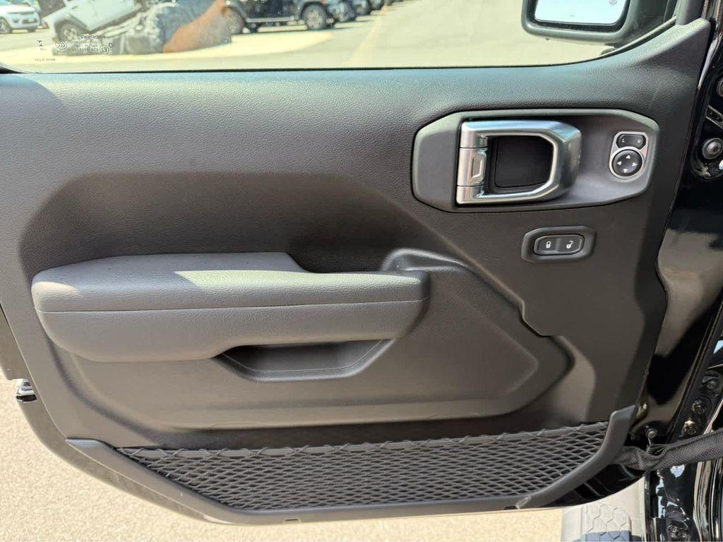 new 2025 Jeep Wrangler car, priced at $50,975