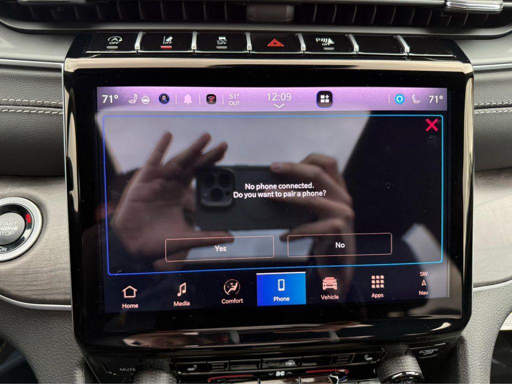 new 2025 Jeep Grand Cherokee car, priced at $48,250