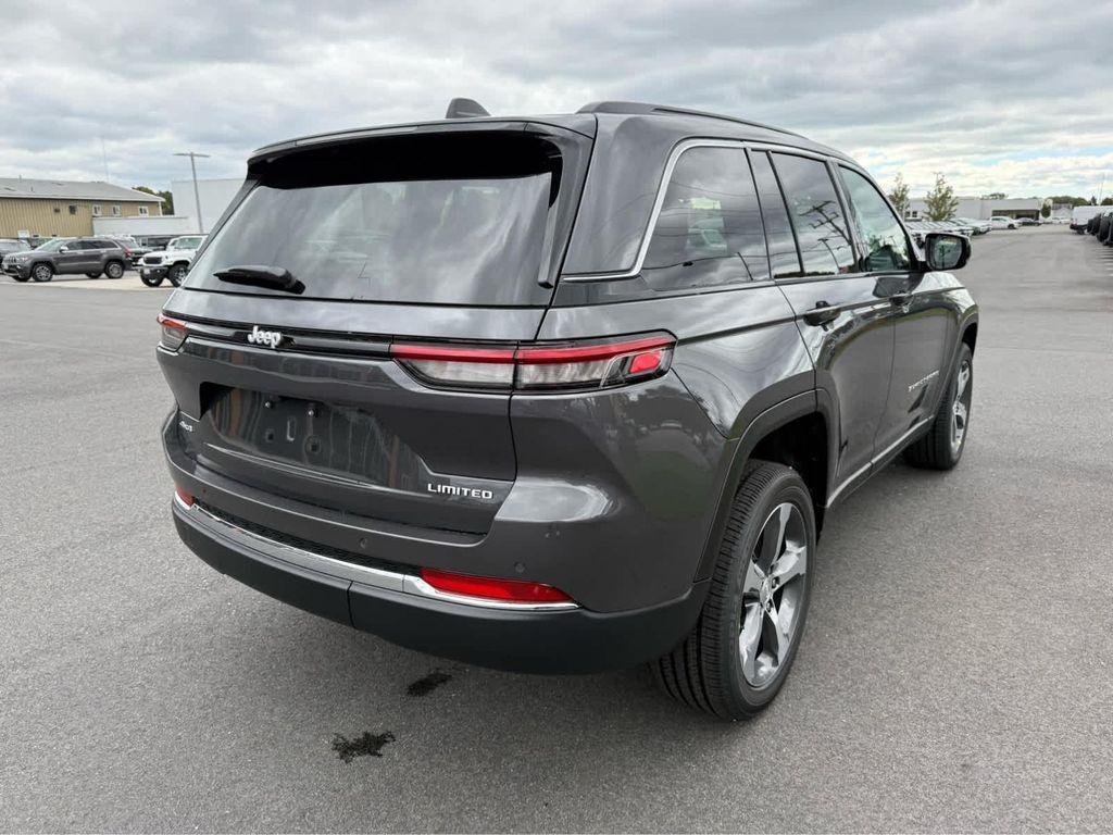 new 2025 Jeep Grand Cherokee car, priced at $48,250