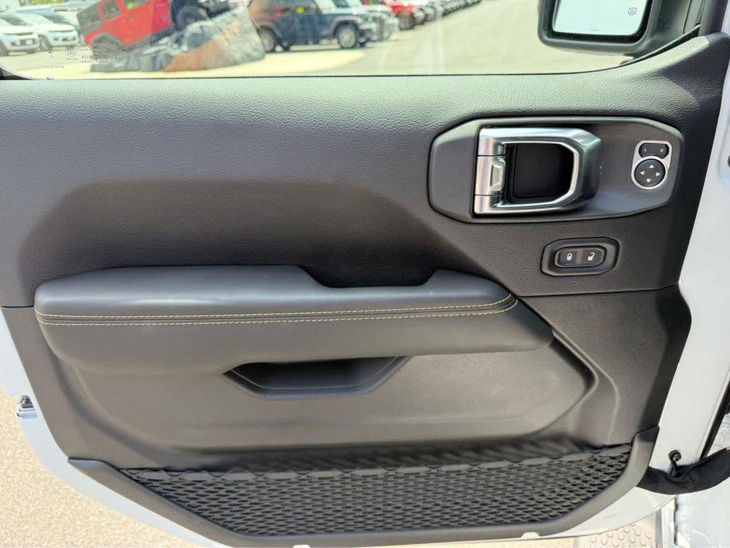 new 2025 Jeep Wrangler car, priced at $58,525