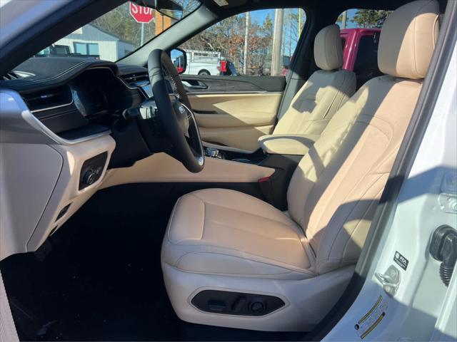 new 2025 Jeep Grand Cherokee car, priced at $48,215