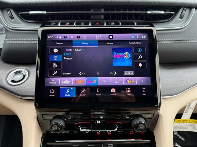 new 2025 Jeep Grand Cherokee car, priced at $46,742