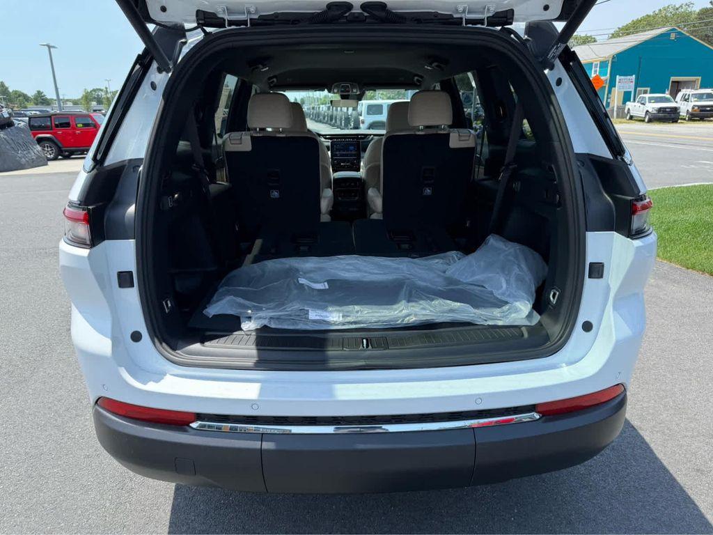 new 2025 Jeep Grand Cherokee L car, priced at $46,200