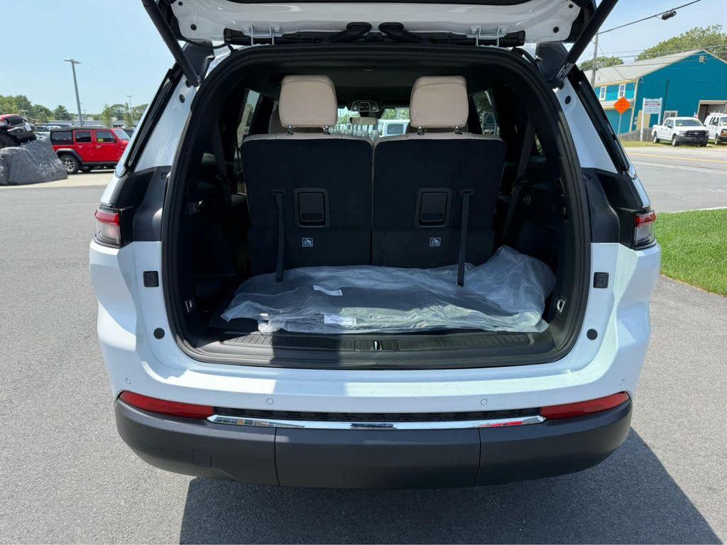 new 2025 Jeep Grand Cherokee L car, priced at $46,200