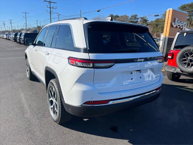 new 2025 Jeep Grand Cherokee car, priced at $48,215