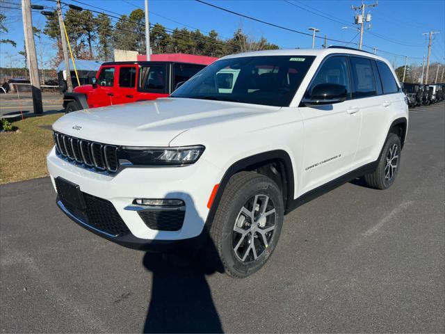 new 2025 Jeep Grand Cherokee car, priced at $48,215