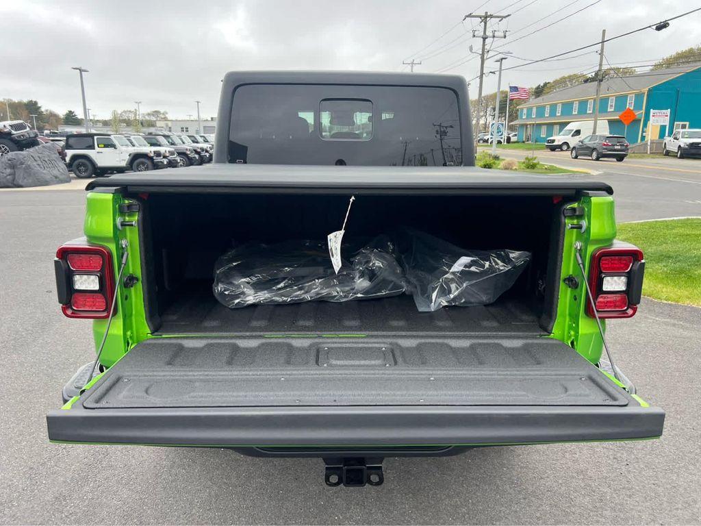 new 2025 Jeep Gladiator car, priced at $49,975