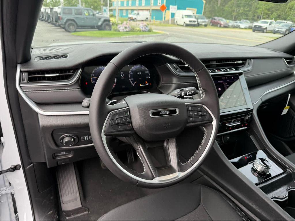 new 2025 Jeep Grand Cherokee L car, priced at $39,500