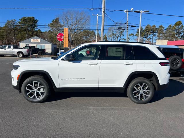 new 2025 Jeep Grand Cherokee car, priced at $48,215