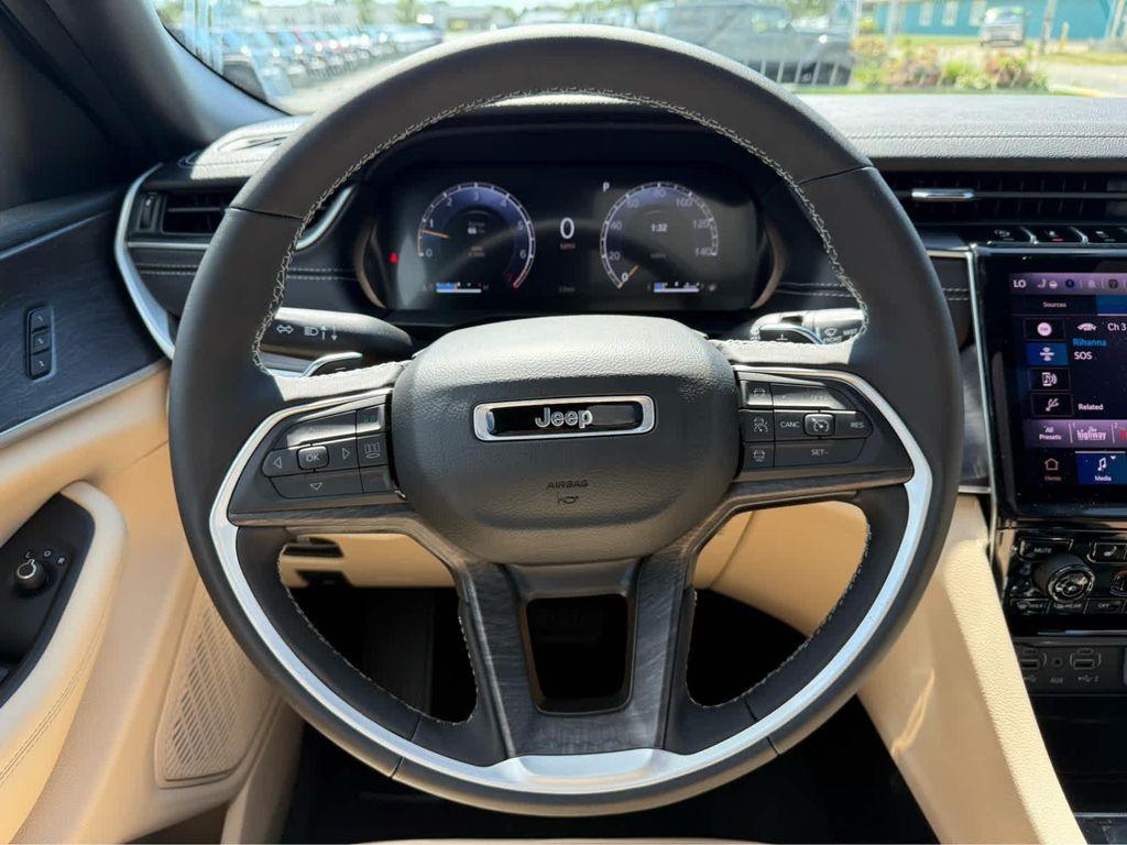 new 2025 Jeep Grand Cherokee car, priced at $45,250