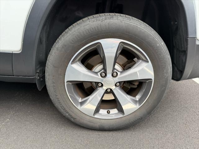 used 2019 Jeep Cherokee car, priced at $16,975