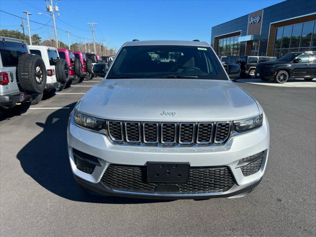 new 2025 Jeep Grand Cherokee car, priced at $42,970